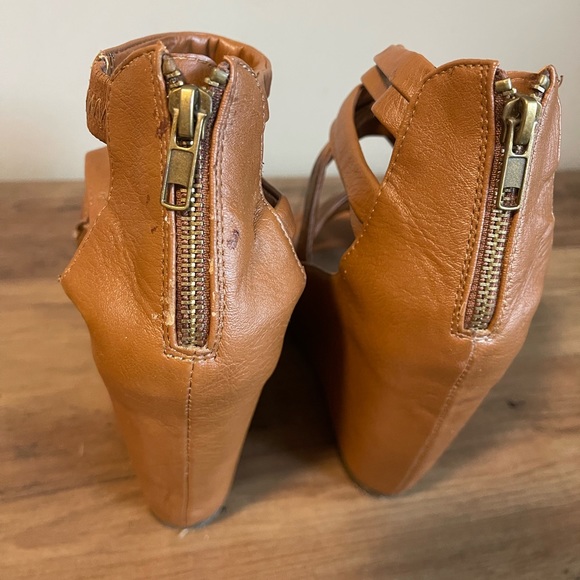 Steve Madden tan wedge sandals - Picture 4 of 5